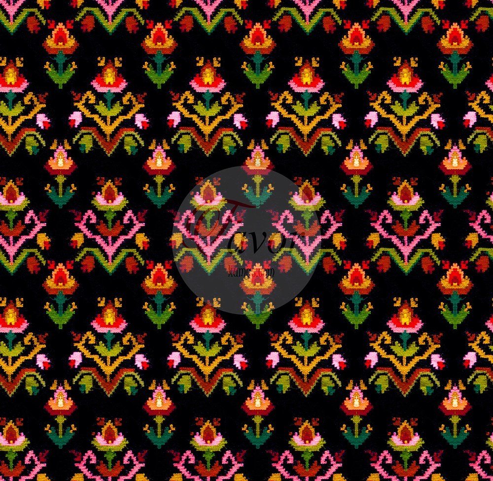 Eli Belinde Motif Desenli Kumaş 2