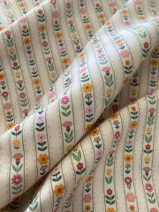 Şeritli Ekru Zeminli Çiçek Desenli Kumaş