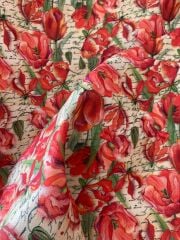 Mektup ve Kırmızı Çiçek Desenli Kumaş