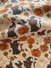 Bej Zeminli Cadılar Bayramı Desenli Kumaş