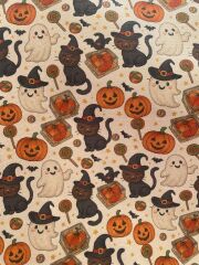 Bej Zeminli Cadılar Bayramı Desenli Kumaş