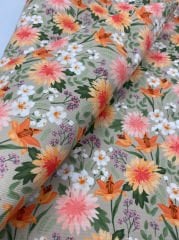 Kahverengi Zemin Çiçek Desenli Kumaş