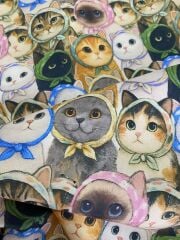 Fularlı Kedicikler Desenli Kumaş