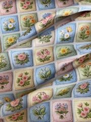 Çiçekli Kareler Desenli Kumaş