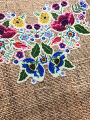 Keten Zemin Çiçek Desenli Kumaş