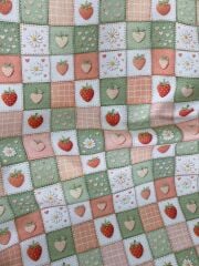 Patchwork Çilek Desenli Kumaş
