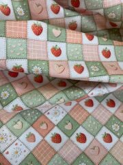 Patchwork Çilek Desenli Kumaş