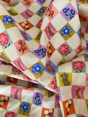 Renkli Dama Çiçek  Desenli Kumaş