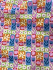 Kareli Çiçek Desenli Kumaş 3